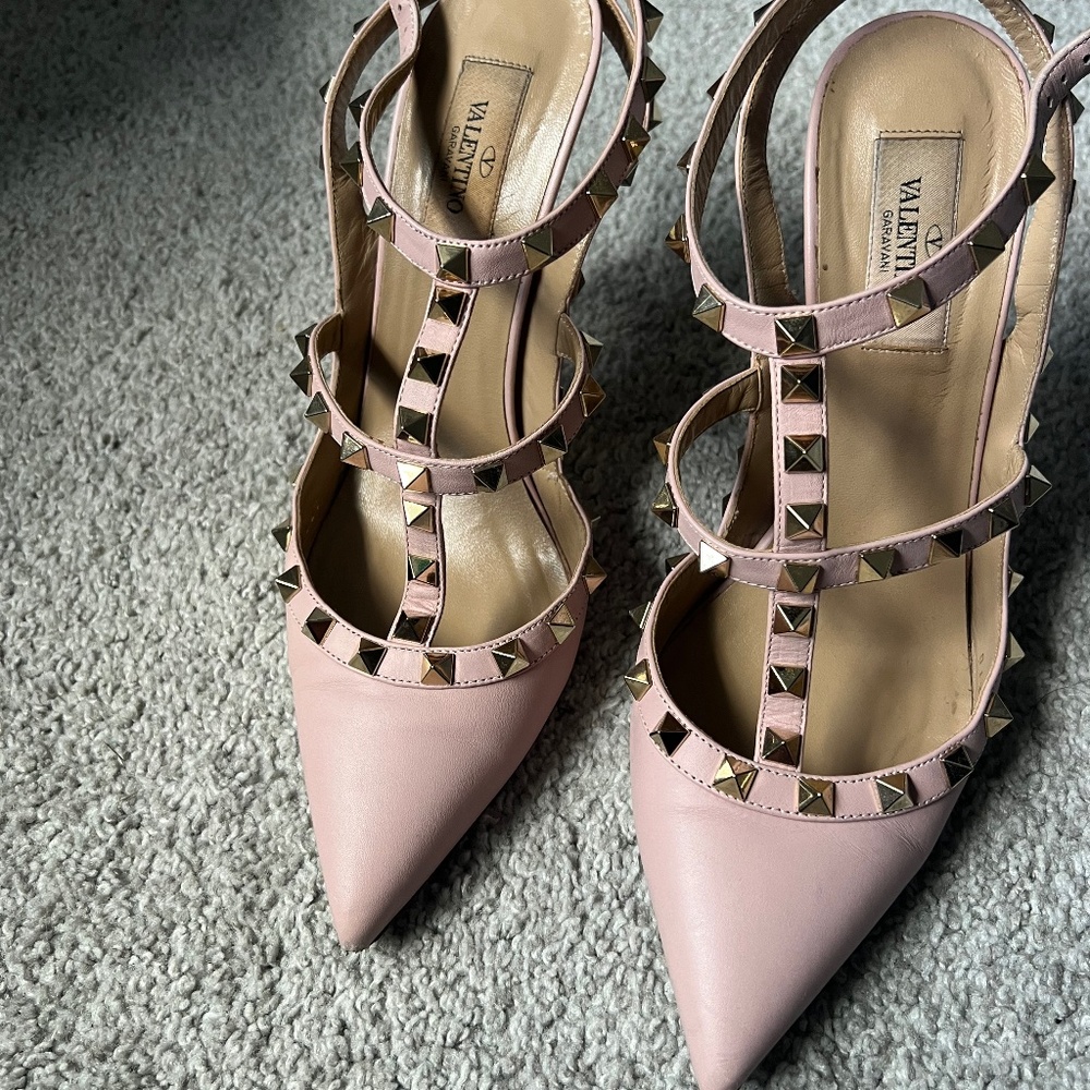 Pink leather Valentino rockstuds
